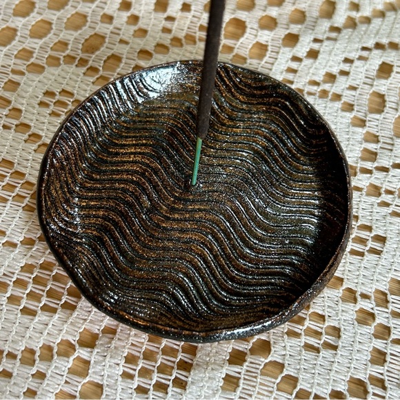 Handmade ceramic incense holder - Picture 4 of 5